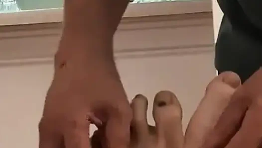 Vicki si suster super semok lagi asik kakinya pakai stoking tembus pandang bagian 1