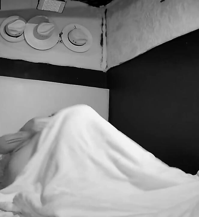 PUCHIS - HOT BRUNETTE SUCKING A COCK SWALLOWING IT ALL GIVING HER A PUSSY OR WAXED CUMMING