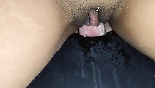 Я люблю сосать черный член у глорихола, я так возбудился, что я даже дал ему мою задницу!