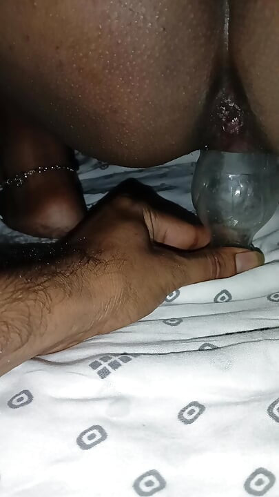 Desi indische bhabhi liebt die flasche