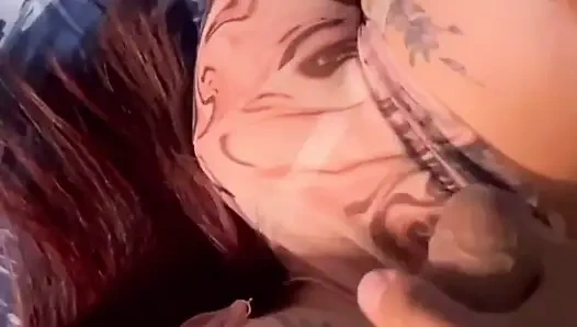 Büyük memeli orta yaşlı seksi kadın beni içine sokuyor