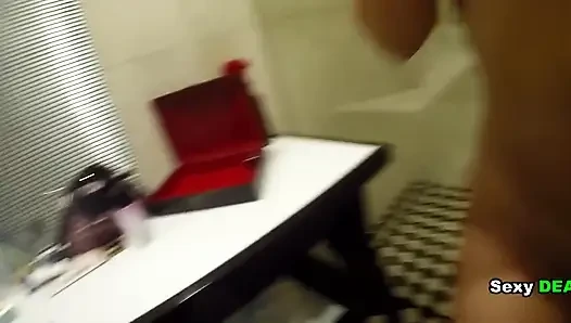 Tanrıça Sexydea'nın ateşli bir banyo macerası sonrası duş yolculuğunda şımartın