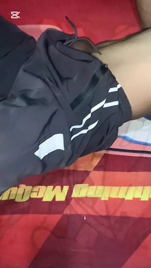 Latino stepfather masturbates in his stepson's bed - vertical video - Jovenpoder