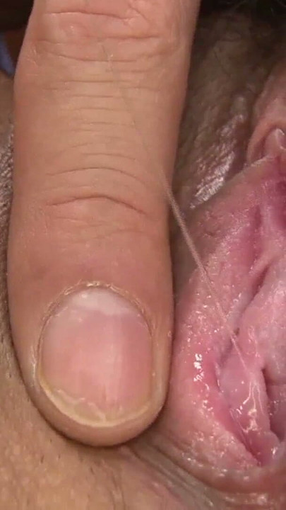 Junge Asiatin mit richtig enger Pussy wird hart gefingert und gefickt | Clip 2