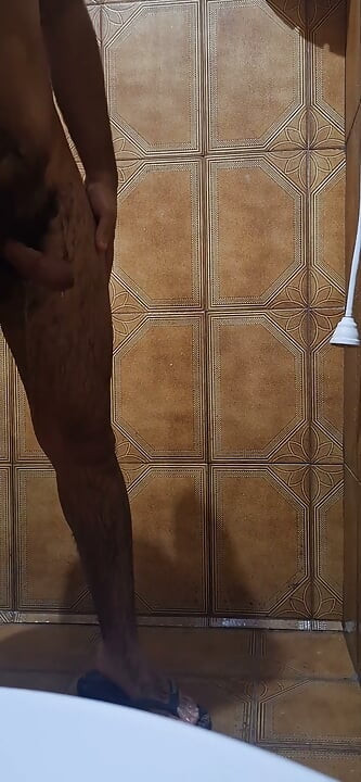 Tomando banho e depilando o saco..  Taking a shower and shaving my balls