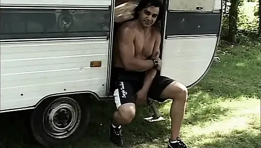 Дикий эксгибиентный секс кемпинга на улице