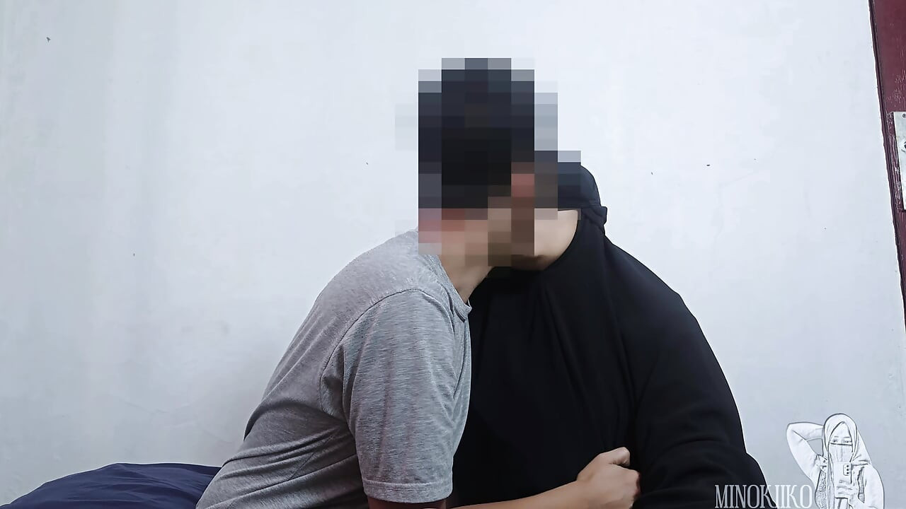 Мусульманская учительница изменяет, поскольку хочет попробовать свежую сперму - Minokiiko