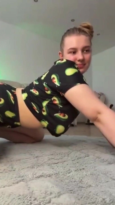 Fingering pussy and teasing in doggystyle with jucielussie | Clip 1