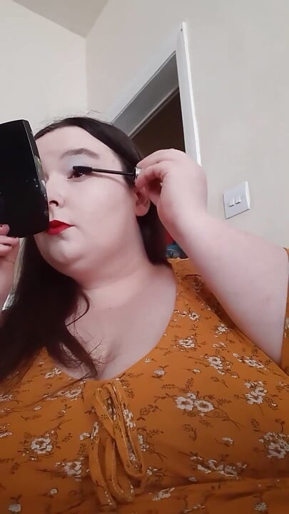 Fan club exclusive - Putting on my make up