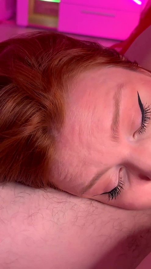 Cheated on Her Husband and Got a Big Shot of Cum on Her Face