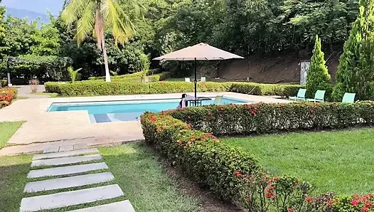 Italia Berotot Pergi Bersamaku Dan Meniduriku Di Kolam Renang Sementara Ammigo-nya Masturbasi Menonton Kami