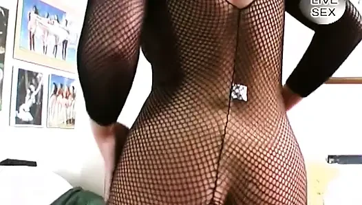 Sarışın orta yaşlı seksi kadın büyük pembe oyuncaklar tarafından genişletiliyor