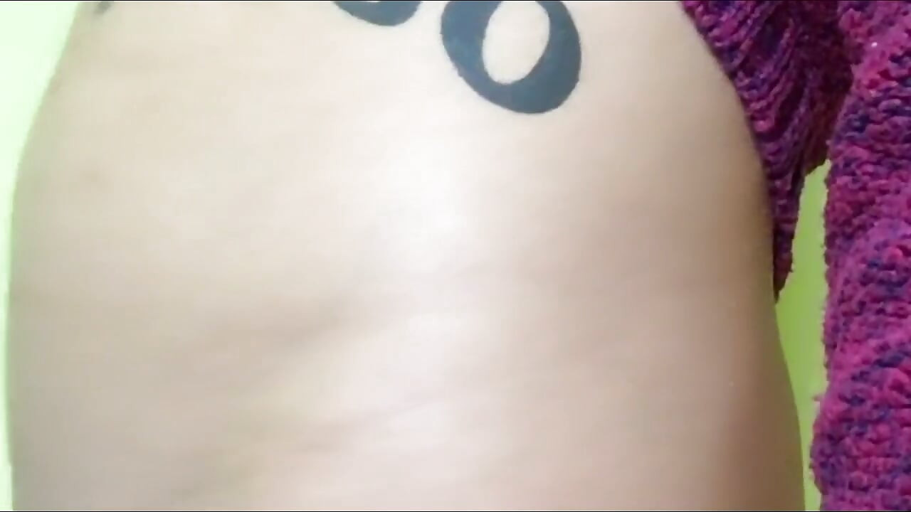 私の腹の中のエイリアンは出産を試みる - 腹の膨らみフェチ1