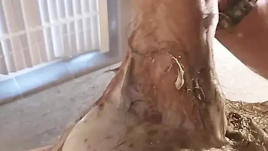 Otel duşunda mastürbasyon yapıyor