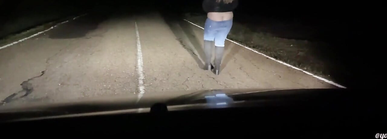 Tu peux voir mon cul craquer au volant - POV