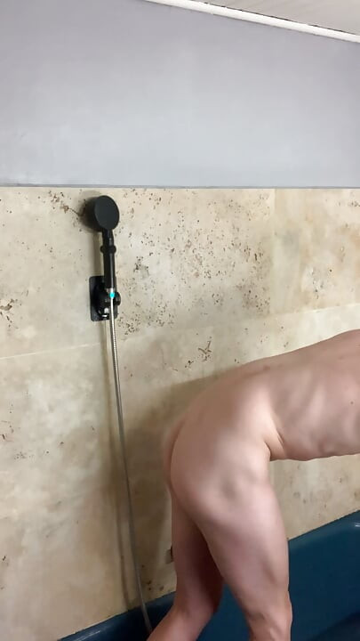 Handjob im Badezimmer