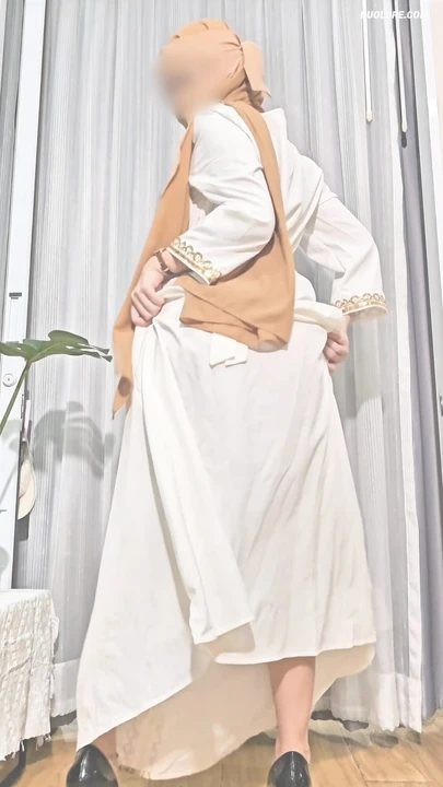 Muslim Hijabi Twerking in Abaya & Heels DuoLure