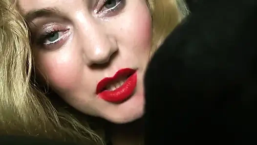 Nafas di bawah pantatku