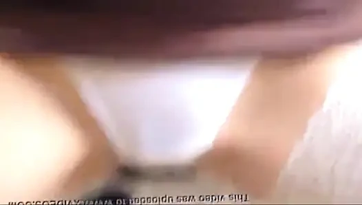 Gecelikli Fransız fahişe giyinik seks, saten külot ve iç çamaşırı, topuklu ayakkabılar ve file, oral seks, göt dilleme