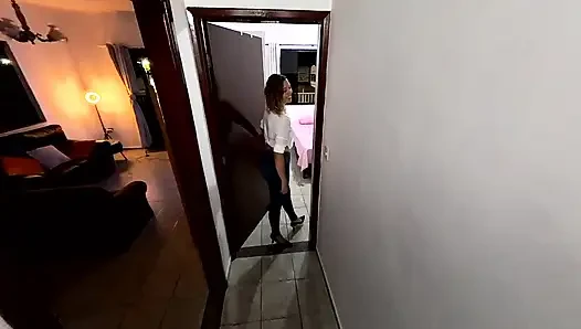Bakış açısı - sevgilisi için anal tıkaçlı mastürbasyon, inleme ve orgazm.