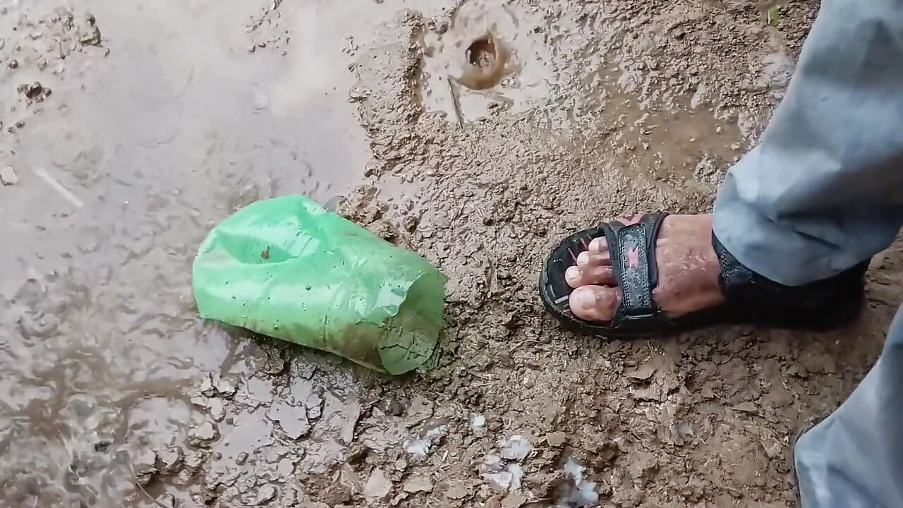 Monitorizând ce face fiul meu vitreg singur în baie