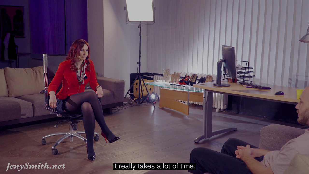 治疗不安全：她在中途脱衣服