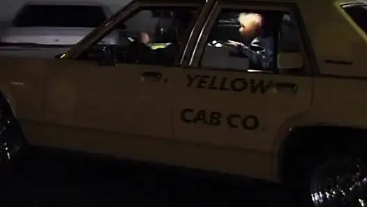 Wilde Taxifahrt: Ekstase'de sarışın schönheit