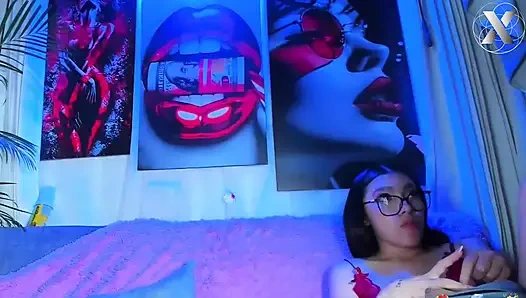 Strap-on ile beni seviştiriyor, ta ki vajinam kızarıp şişene kadar - sert lezbiyen