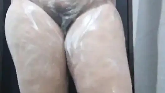 Видео индийской леди Riya в ванной