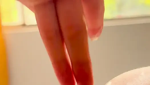 I stayed at a hotel where a super handsome guy greeted me, so I'm going to masturbate thinking about him.