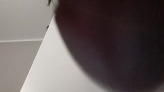 Сисси-шлюшка скачет на дилдо в любительском видео