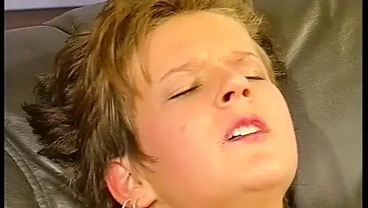 Alman Kapılarının Arkasında Özenle Siktir Edilir - Tam Film