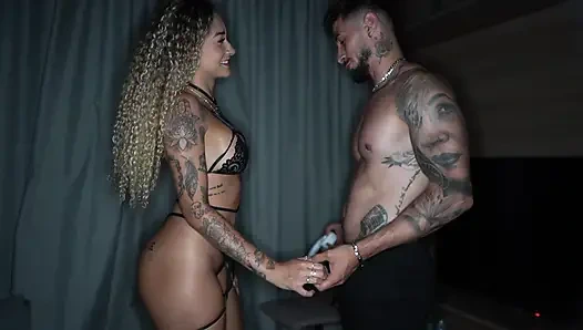 Brasilianerin wird von ihrem nachbarn gefickt, während sie tanzt