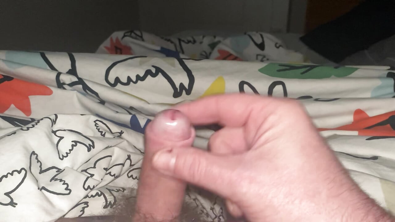 Two fingers handjob with cumshot while watching porn