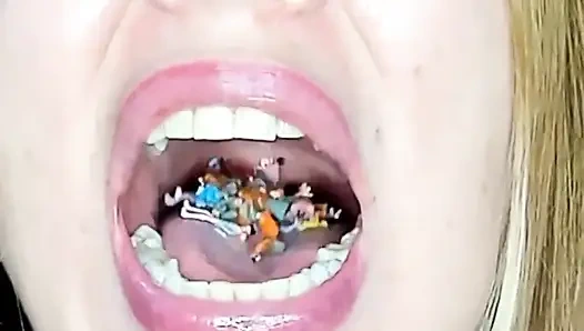 Endoskopi!! Giantess aynı anda 25 üyeyi yuttu