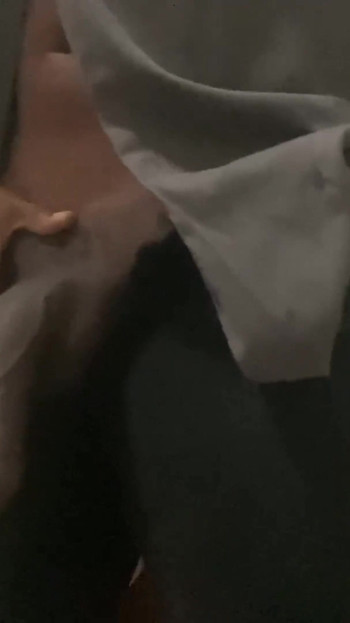 Očajnički Žudi za Pišanjem po Podu Zahtjev obožavatelja