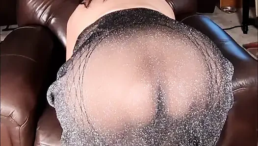 Ich bin 72 und genieße anal und vaginale masturbation mit einem harten dildo