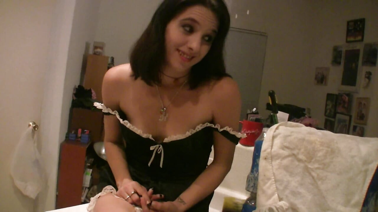 Amateur brunette teen suck dick in the kitchen