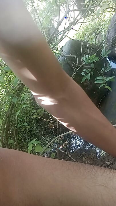 Bhabhi ne apne devar ko apne room mein bulaya sex ke liye jab unke pati ghar par nahin the bhabhi ne apne devar ke sath