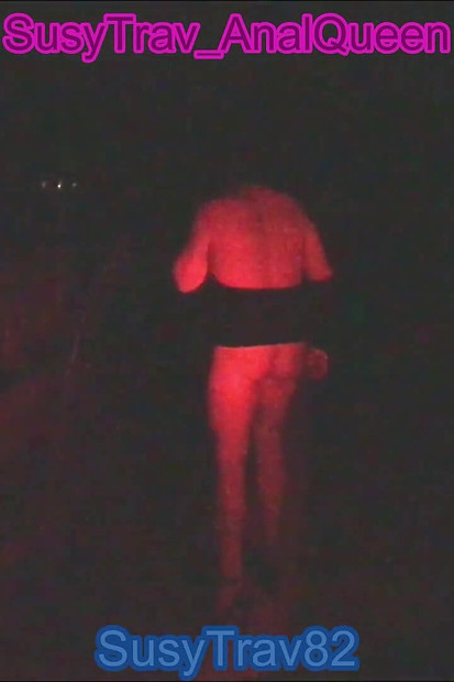 Brineta na otvorenom radi striptiz kurvetinu