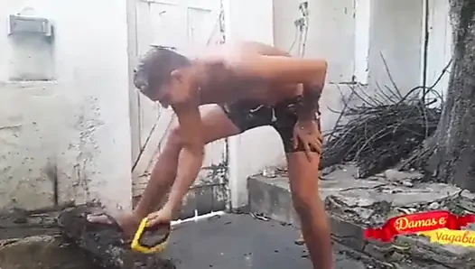 Kipas gemuk mengundang saya untuk memotong kayu yang mengambil kayu apakah dia di vaginanya