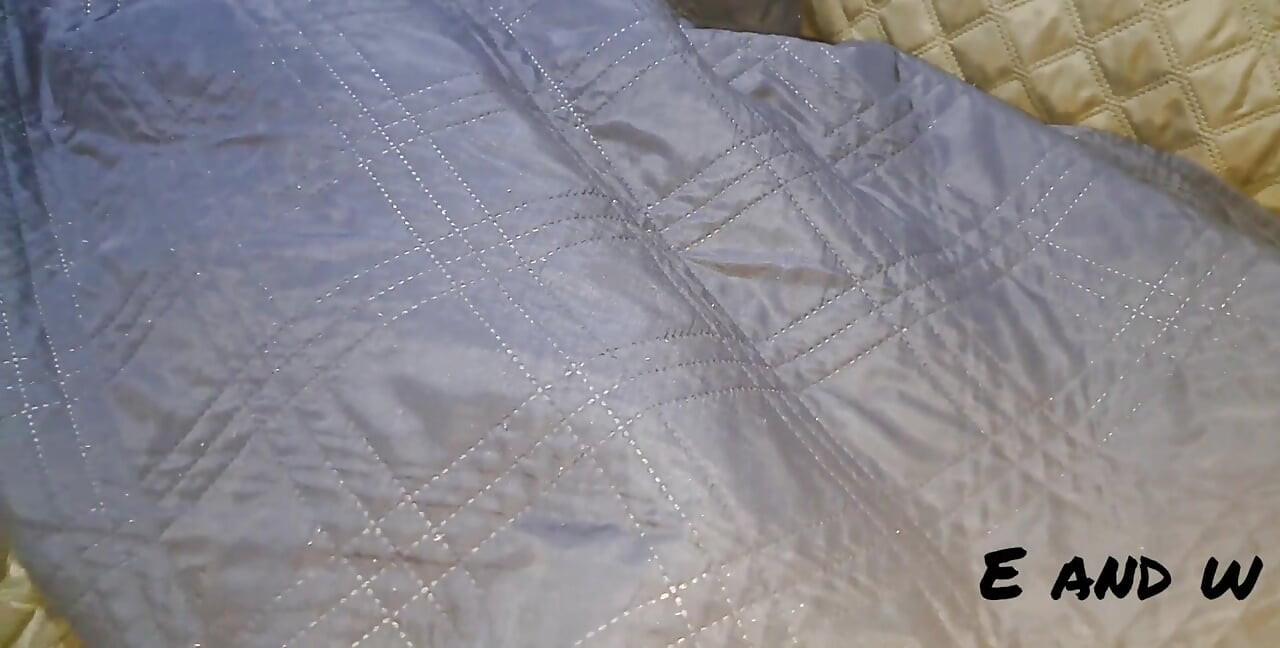 Dedilhando minha buceta da minha meia-irmã