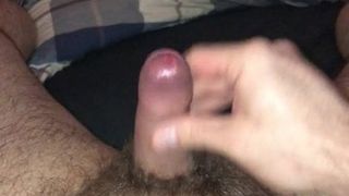 Masturbación con la mano en mi cama