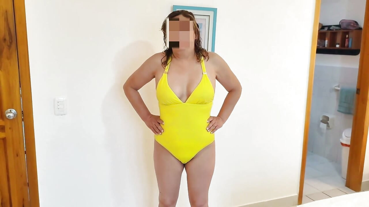 Na praia, dou permissão pela primeira vez para o enteado gozar na minha buceta, ele me pediu para fazer sexo anal.