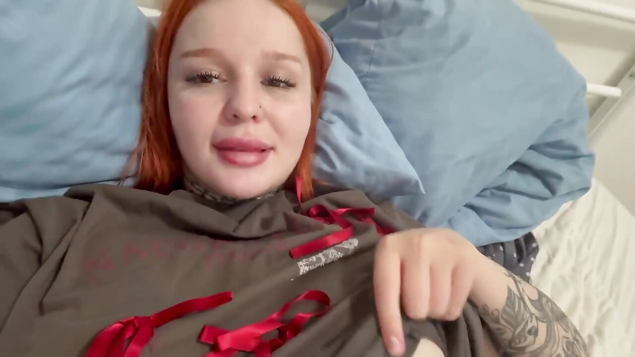 A Cute Girl Masturbates Her Cute Pussy.