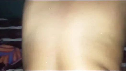 Adik ipar seksi ini nelpon devar ke rumahnya dan ngentot sama devar gaya doggy dengan suara jernih bahasa india
