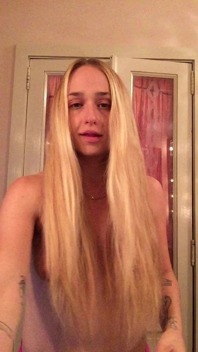 Jemima Kirke topless selfie