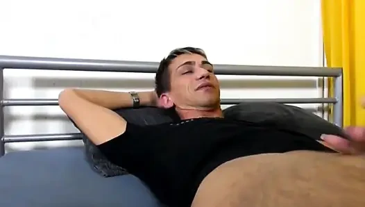 Azgın ve seksi Alman orta yaşlı seksi üvey anne sikiliyor ve ağzına boşaltıyor