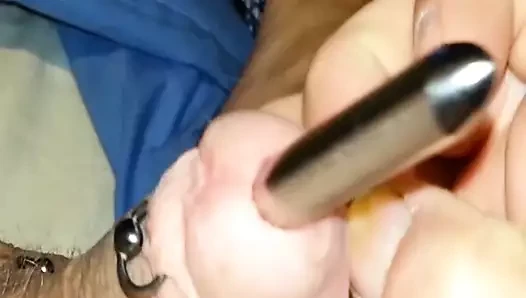 Penisim ses çıkarırken 10 mm paslanmaz çelikle oynuyor