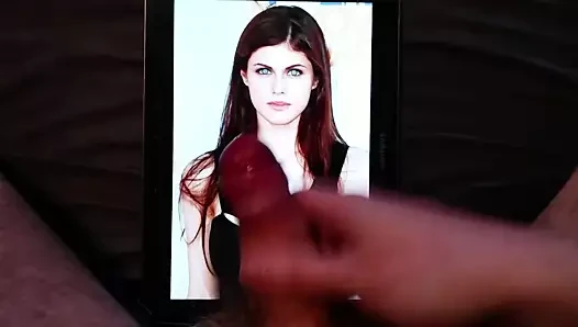 Alexandra Daddario boşalıyor